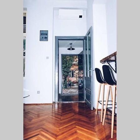 ☆Modern High Ceiling Apartment - Heart Of The City ออราแด ภายนอก รูปภาพ
