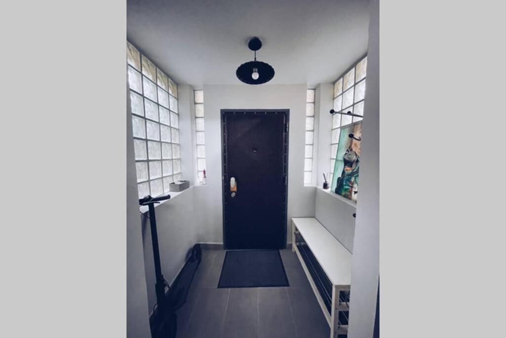 ☆Modern High Ceiling Apartment - Heart Of The City ออราแด ภายนอก รูปภาพ