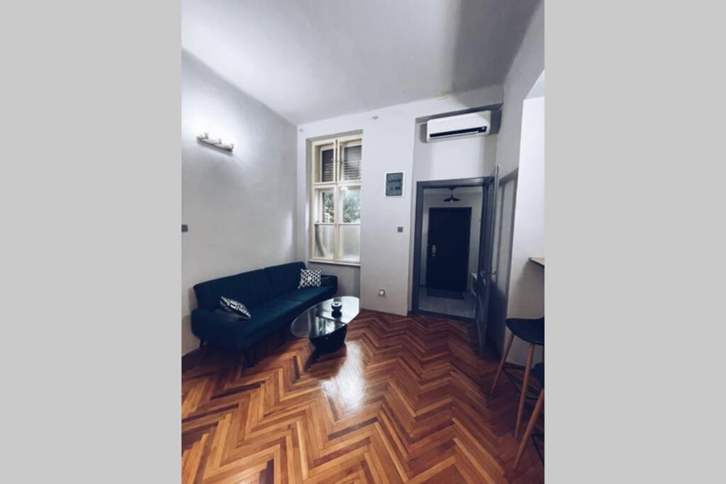 ☆Modern High Ceiling Apartment - Heart Of The City ออราแด ภายนอก รูปภาพ