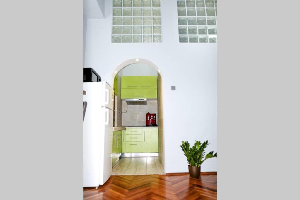 ☆Modern High Ceiling Apartment - Heart Of The City ออราแด ภายนอก รูปภาพ